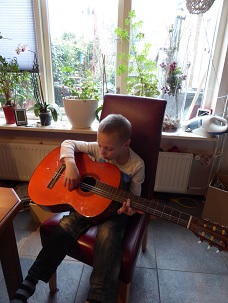 Tygo op gitaar