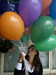 Suzanne met ballonnen