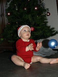 Tygo met vliegende kerstbal